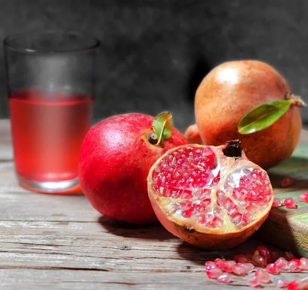 Fresh Ripe Pomegranate Glasses Pomegranate Juice Old Wooden Table Dark — Stockfoto