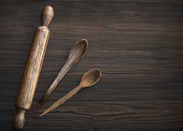 Old wooden spoon and rolling pin on rustic wooden table — Stock Photo, Image