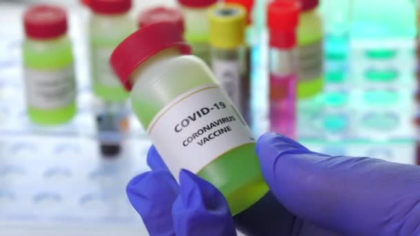 コロナウイルスワクチンコロナウイルスの予防接種と治療のために使用する Covid — ストック動画