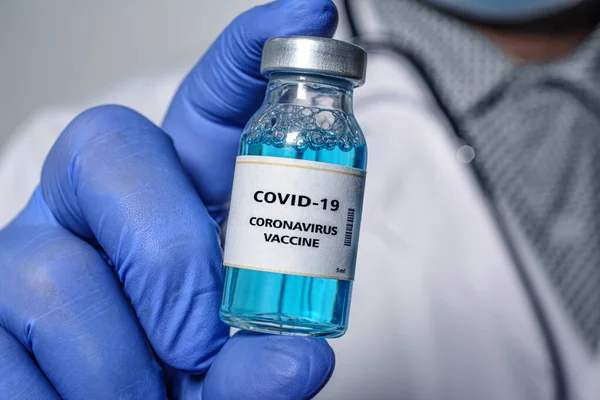 Medicul Deține Mână Vaccin Coronavirus Care Este Utilizat Pentru Prevenirea — Fotografie, imagine de stoc