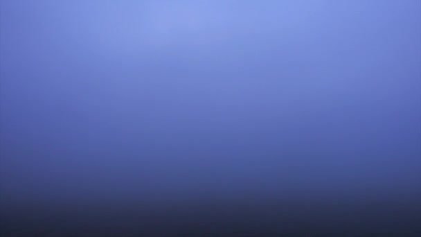 湖上では、美しい日の出濃霧発生の朝。タイムラプス. — ストック動画