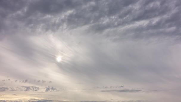 O céu do Norte, o sol todo o dia está um pouco acima do horizonte. Alta timelapse qualitativa . — Vídeo de Stock