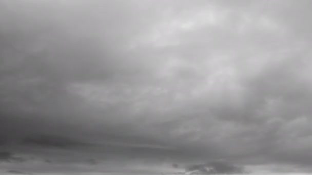 Fast flying clouds, professional time lapse, no flicker, no birds. — Stock Video