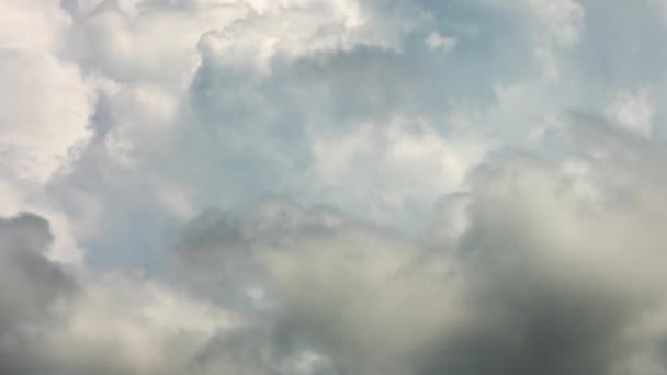 Nuages de tonnerre bouillant, laps de temps qualitatif élevé, aucun scintillement . — Video