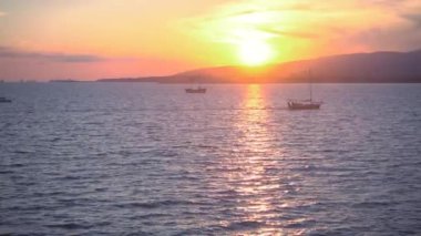 Yatlar float ve çevresinde güzel gün batımı.