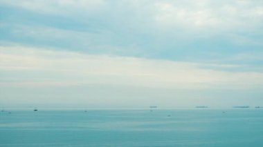 Kuzey Denizi, farklı gemiler ve yatlar.