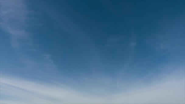 Volledige Hd time-lapse van mooie hemel, wolken wegvliegen, geen vogels. — Stockvideo