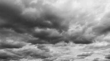 Güzel gök gürültüsü bulutlar Panoraması. Bulutlu gökyüzü panorama.