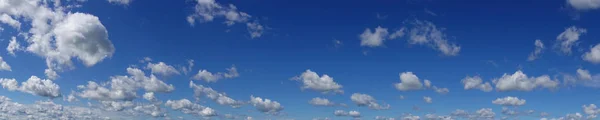 Belo panorama do céu. Céu e nuvens . — Fotografia de Stock