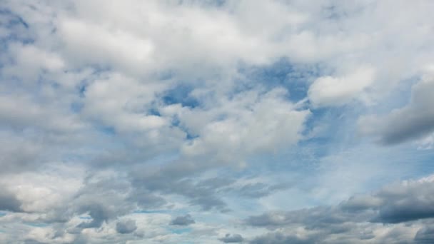 Qualitativo 4k lapso de tempo de belo, movimento de nuvens. Sem cintilação, sem pássaros. — Vídeo de Stock