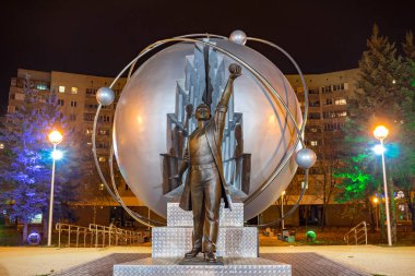 OBNINSK, Rusya - Ekim 2016: Anıt nükleer enerji öncüleri. OBNINSK dünyanın ilk nükleer enerji santrali yeridir