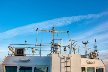 Kerç, Crimea - Ekim 2014: Bağlantı noktası Kırım. Geçen Kerchenskaya gemi. Feribot 