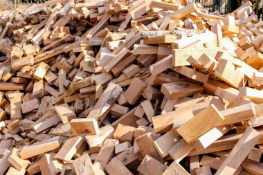 Bir sürü huş barı. Firebox için yakacak odun