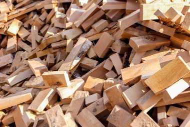 Bir sürü huş barı. Firebox için yakacak odun