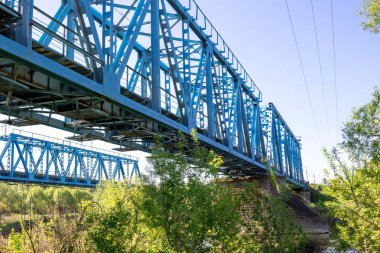 Bir metal Demiryolu Köprüsü İnşaatı