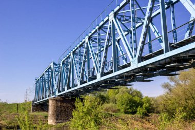 Bir metal Demiryolu Köprüsü İnşaatı