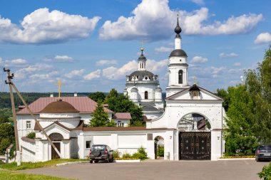 Maloyaroslavets, Rusya - Temmuz 2015: Svyato-Nikolskiy Chernoostrovskiy manastır manastırda Maloyaroslavets