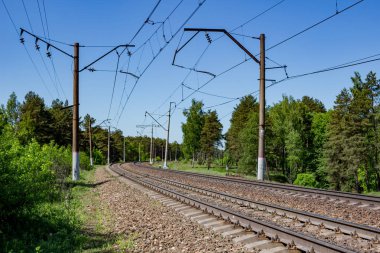 İki şeritli demiryolu, sağa dönün