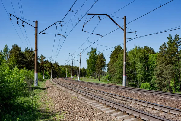 İki şeritli demiryolu, sağa dönün