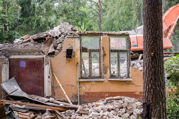 Снос Старого Кирпичного Здания Остатки Стен — стоковое фото