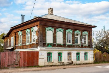 Borovsk, Rusya - Ekim 2017: Tarihi konut bina şehir Borovsk sokak Kommunisticheskaya üzerinde