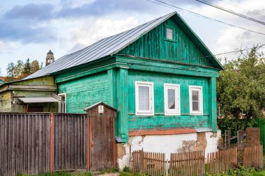 Borovsk, Rusya - Ekim 2017: Borovsk, Street Razin Stepan kırsal ahşap evde
