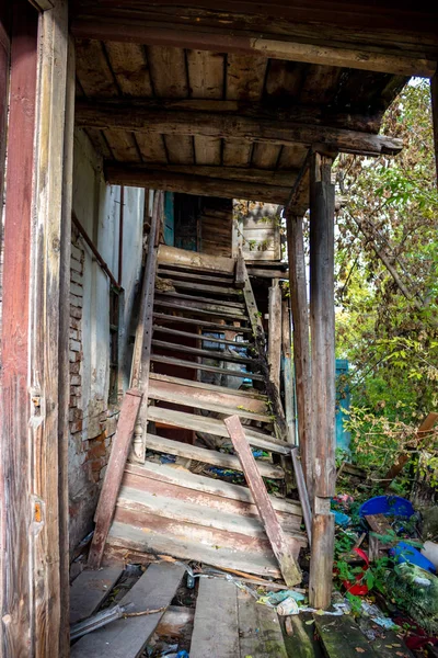 Uma Escadaria Madeira Numa Antiga Casa Abandonada Borovsk Rússia — Fotografia de Stock