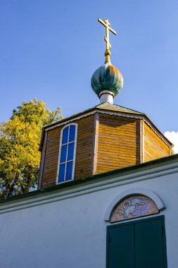 Obolenskoe, Rusya Federasyonu - Ağustos 2018: Eski varsayım 18. yüzyıl Kutsal Bakire Meryem Obolenskoe köy içinde kilise. Kaluzhskiy bölgesi, ZHUKOVSKIY bölgesi