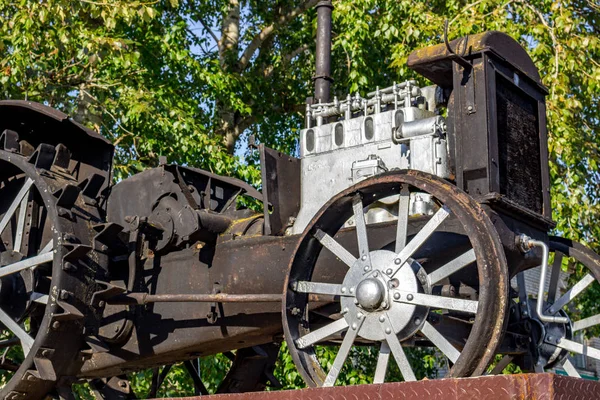 Vysokinichi Rusia Agosto 2018 Monumento Primer Tractor Htz Planta Tractora — Foto de Stock