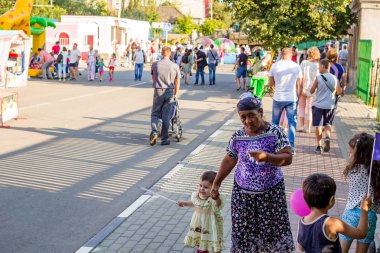 Borovsk, Rusya - 18 Ağustos 2018: Borovsk şehir 660th yıldönümü kutlamaları. Festivaller, insanlar sokakta