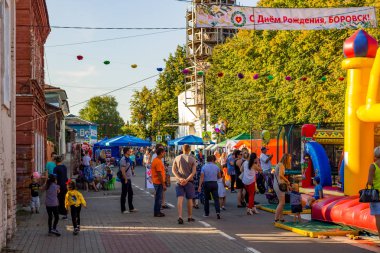 Borovsk, Rusya - 18 Ağustos 2018: Borovsk şehir 660th yıldönümü kutlamaları. Festivaller, insanlar sokakta