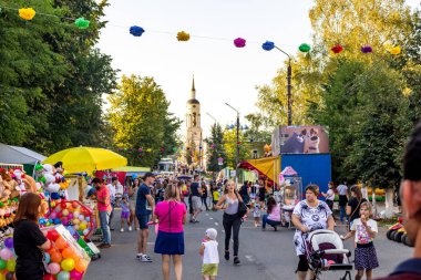 Borovsk, Rusya - 18 Ağustos 2018: Borovsk şehir 660th yıldönümü kutlamaları. Festivaller, insanlar sokakta