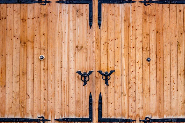 Puerta Madera Con Elementos Forjados —  Fotos de Stock