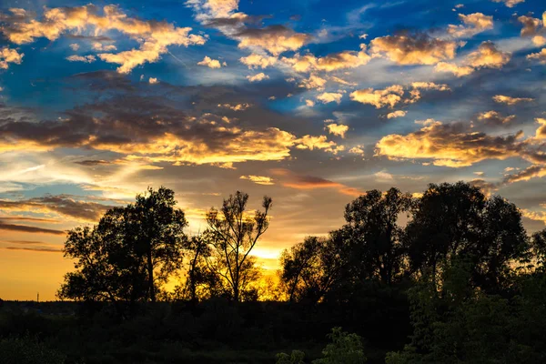 Hermosa Puesta Sol Brillante Con Nubes Verano — Foto de Stock