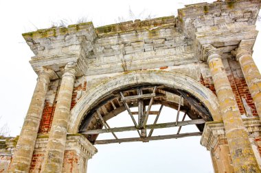 Eski giriş gates Dashkova Manor, kış, Rusya Troitskoye köyde de unsurları