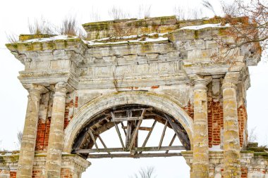 Eski giriş gates Dashkova Manor, kış, Rusya Troitskoye köyde de unsurları