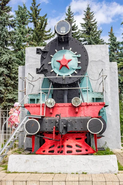 Kaluga Rusia Agosto 2017 Monumento Locomotora 214 Estación Ferrocarril Kaluga — Foto de Stock