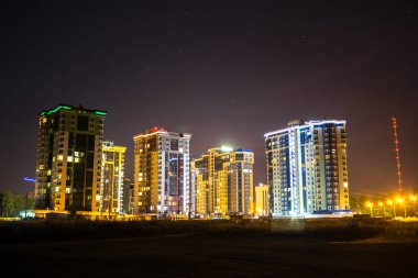 Görünüm Obninsk yeni binaların gece, Rusya Federasyonu