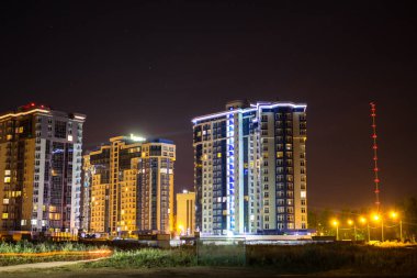 Görünüm Obninsk yeni binaların gece, Rusya Federasyonu