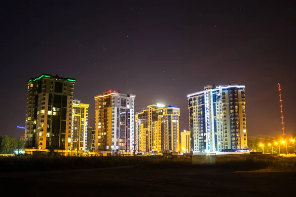 Görünüm Obninsk yeni binaların gece, Rusya Federasyonu