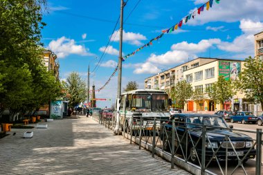 Maloyaroslavets, Rusya - Mayıs 2016: Lenin Caddesi Zafer Bayramı tatil önce Maloyaroslavets şehir