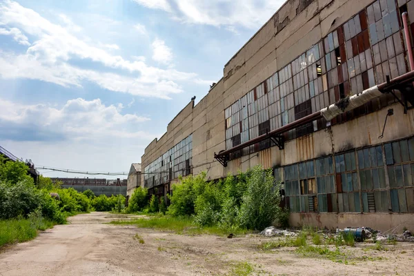 Das Verlassene Alte Fabrikgebäude Draußen — Stockfoto
