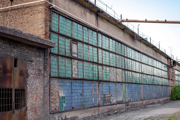 Terk Edilmiş Eski Fabrika Dışında Binası — Stok fotoğraf