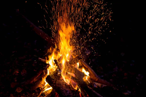 Beautiful Bonfire Sparks Flying Upwards — Stock Photo, Image