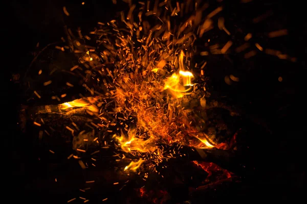 Krásný Oheň Jiskrami Nahoru Pohled Shora — Stock fotografie