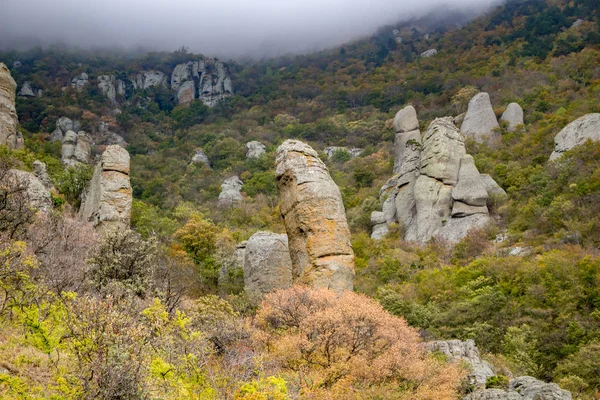 Demerdzhi dağın Crimea'da. Doğal anıt 