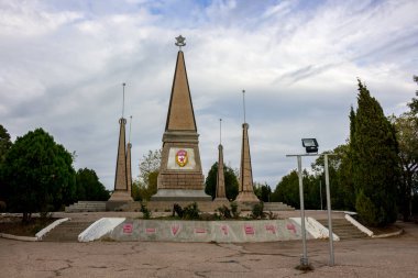 Sevastopol, Crimea - Eylül 2014: 1941-1945 Sivastopol şehir Kuzey tarafındaki Büyük Vatanseverlik Savaşı Zafer Anıtı