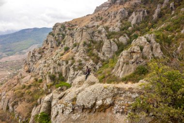 Sonbahar Kırım'da dağda Demerdzhi (Demirdzhi, Demirji)
