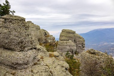 Sonbahar Kırım'da dağda Demerdzhi (Demirdzhi, Demirji)