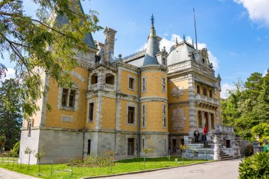 Massandra, Crimea - Ekim 2014: Massandra Sarayı ve Park kompleksi (Massandrovskiy). İmparator Alexander III Massandra, Kırım Güney Sahil Villası